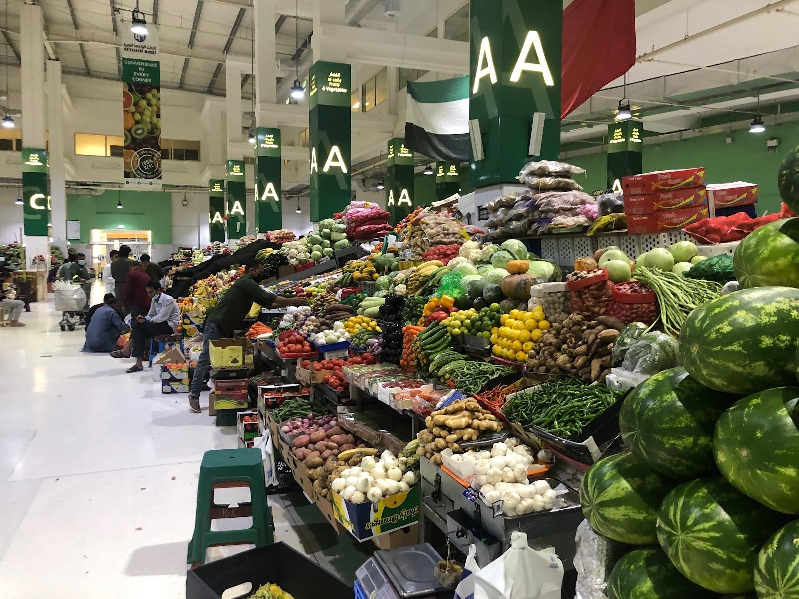 بازار میوه و تره بار عویر در دبی