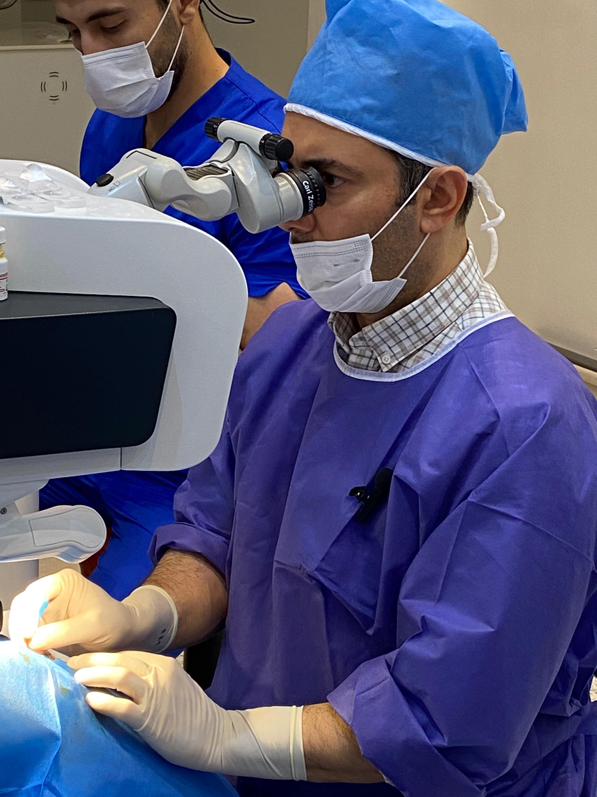 عمل چشم لازک فمتو لیزیک پیرچشمی