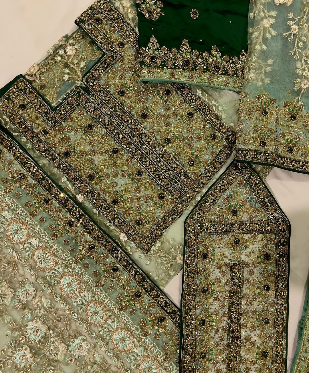 لباس و اکسسوری سنتی و سوزن دوزی 