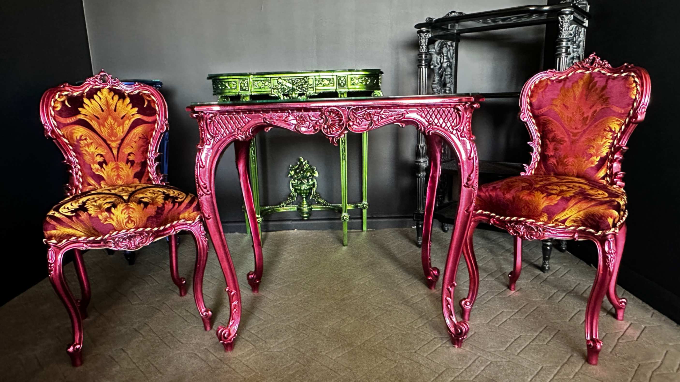 مبلمان و اکسسوری آنتیک