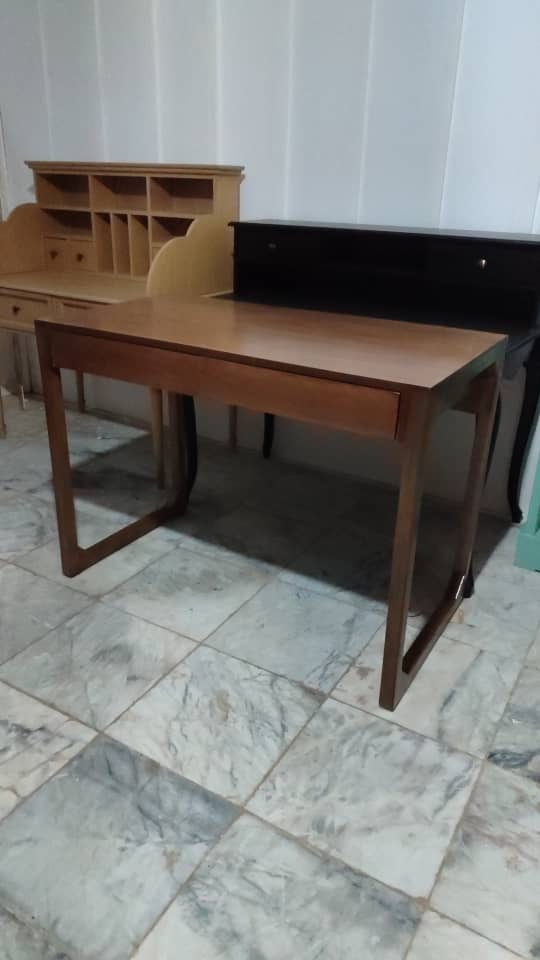 میز چوبی 