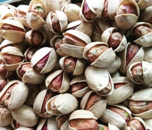 فروشنده خشكبار (پسته )