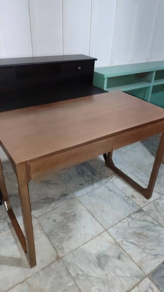 میز چوبی 