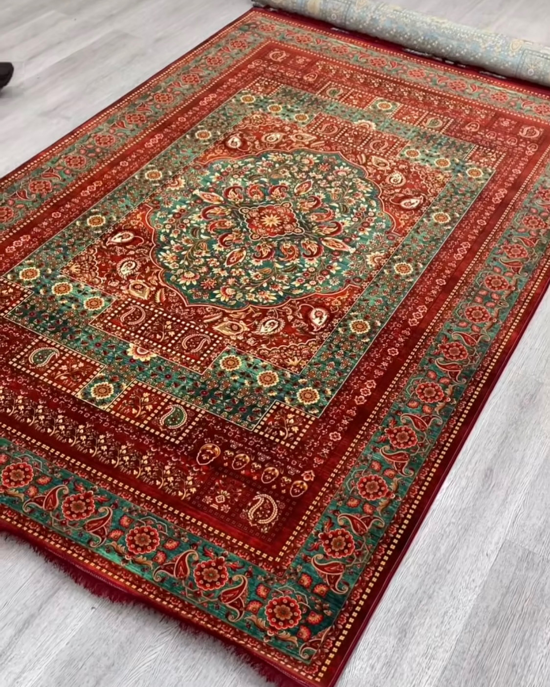 فرش مدرن و کلاسیک و کلکسیون قم