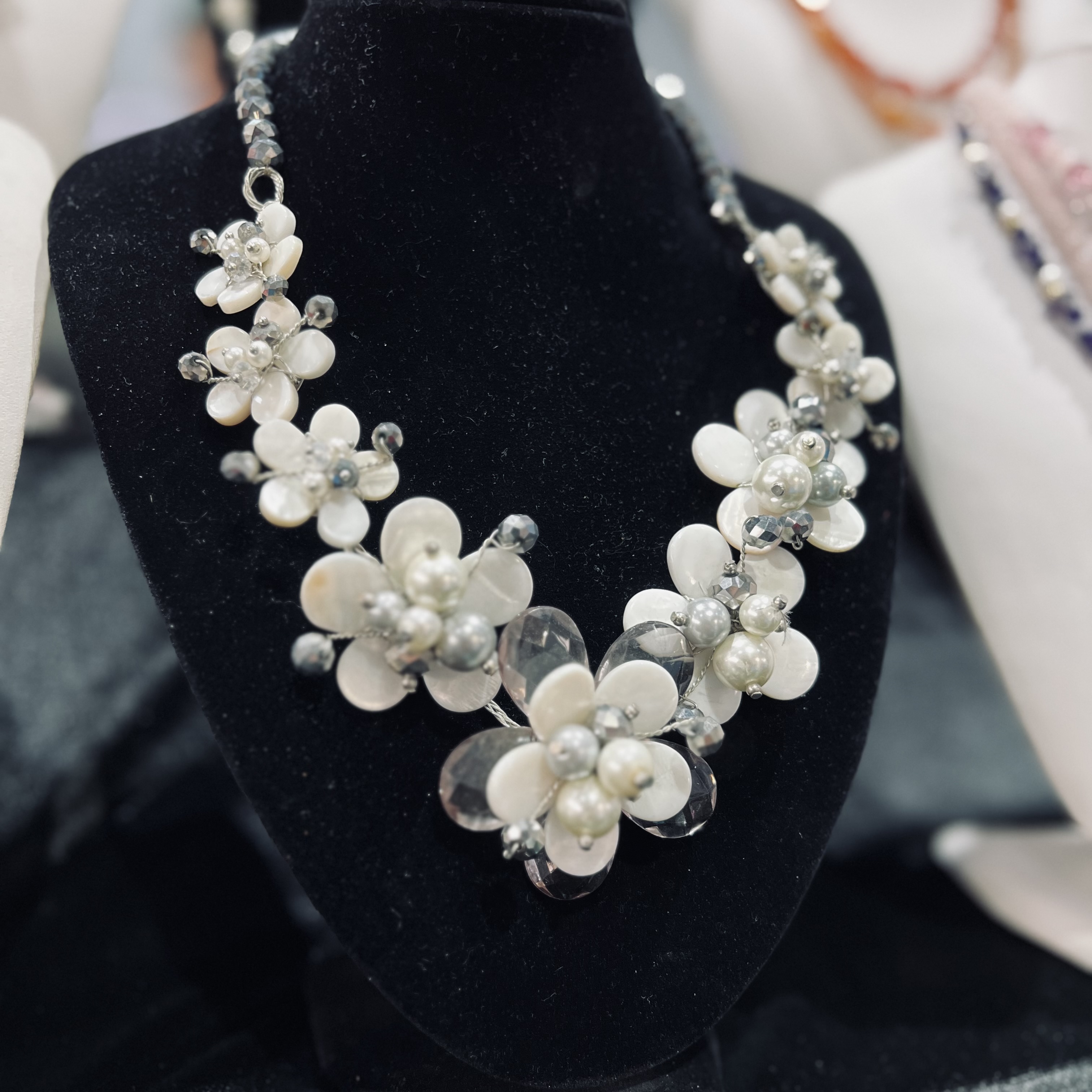 زیورآلات سنگ های قیمتی و نیمه قیمتی