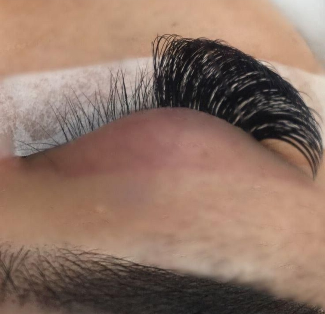 کاشت ناخن و مژه و لیفت مژه و ابرو