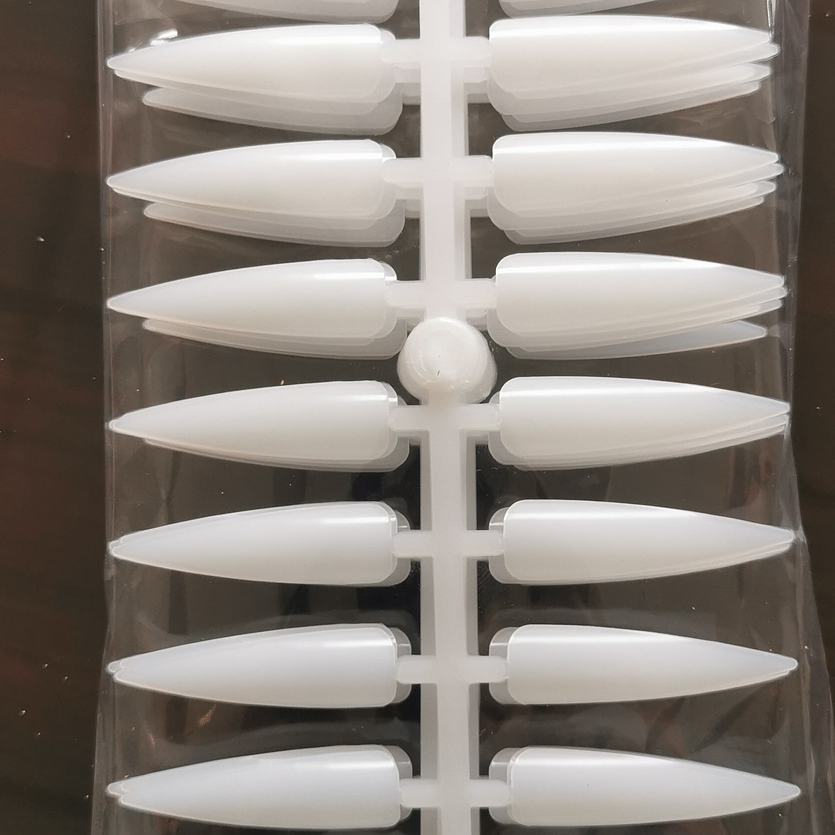 تولیدکننده محصولات آرایشی (لاین ناخن) 