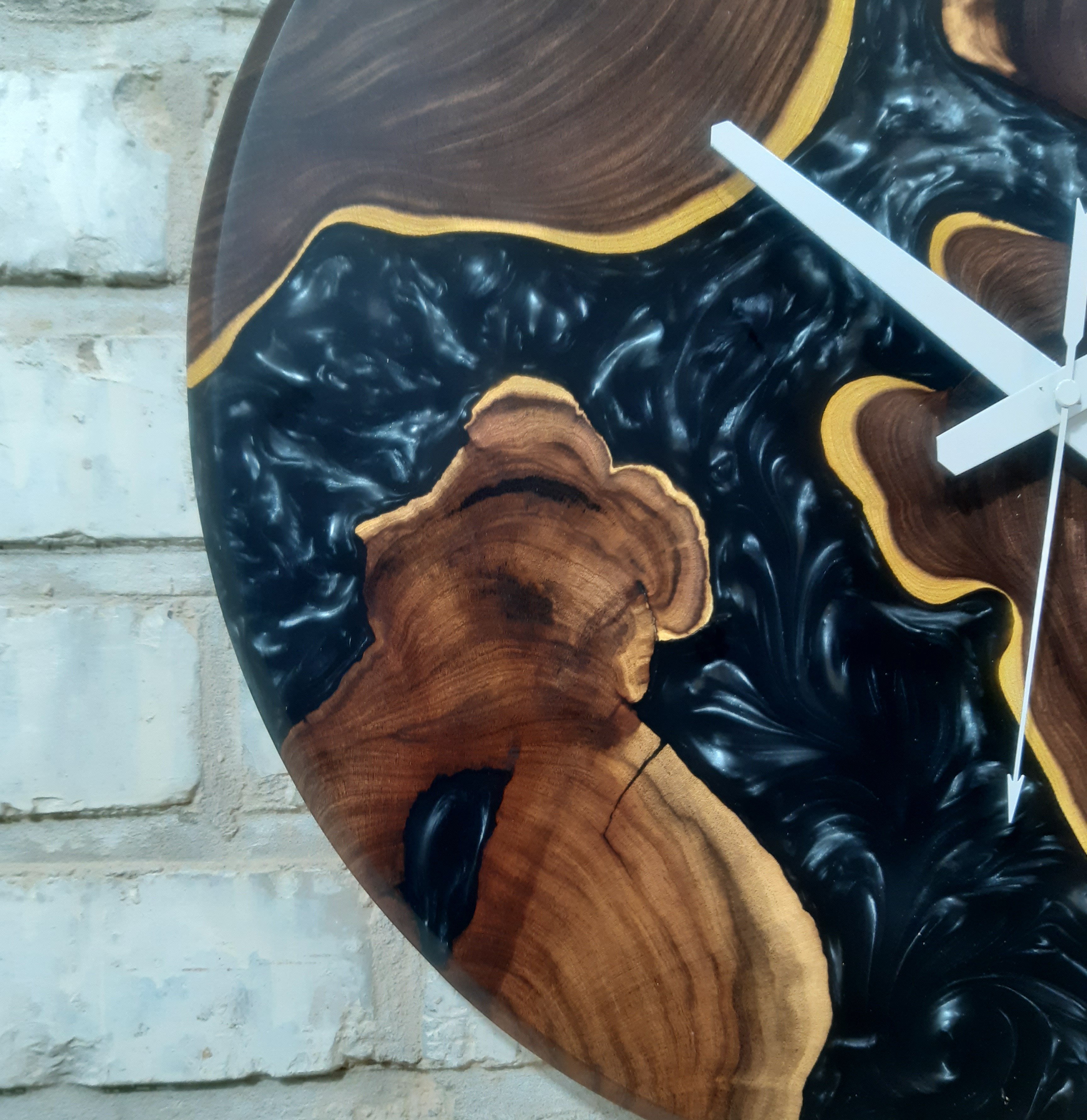 ساعت چوب و رزین