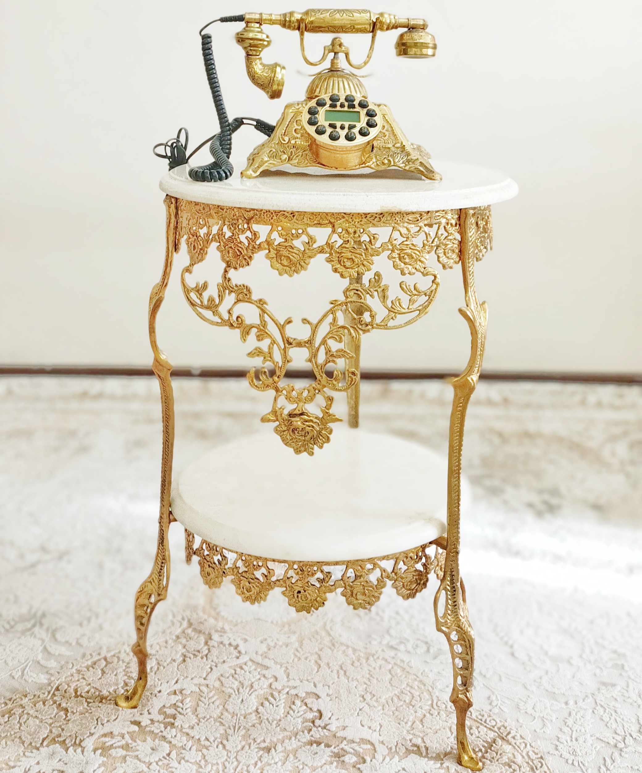 میز و تلفن جنس برنج 