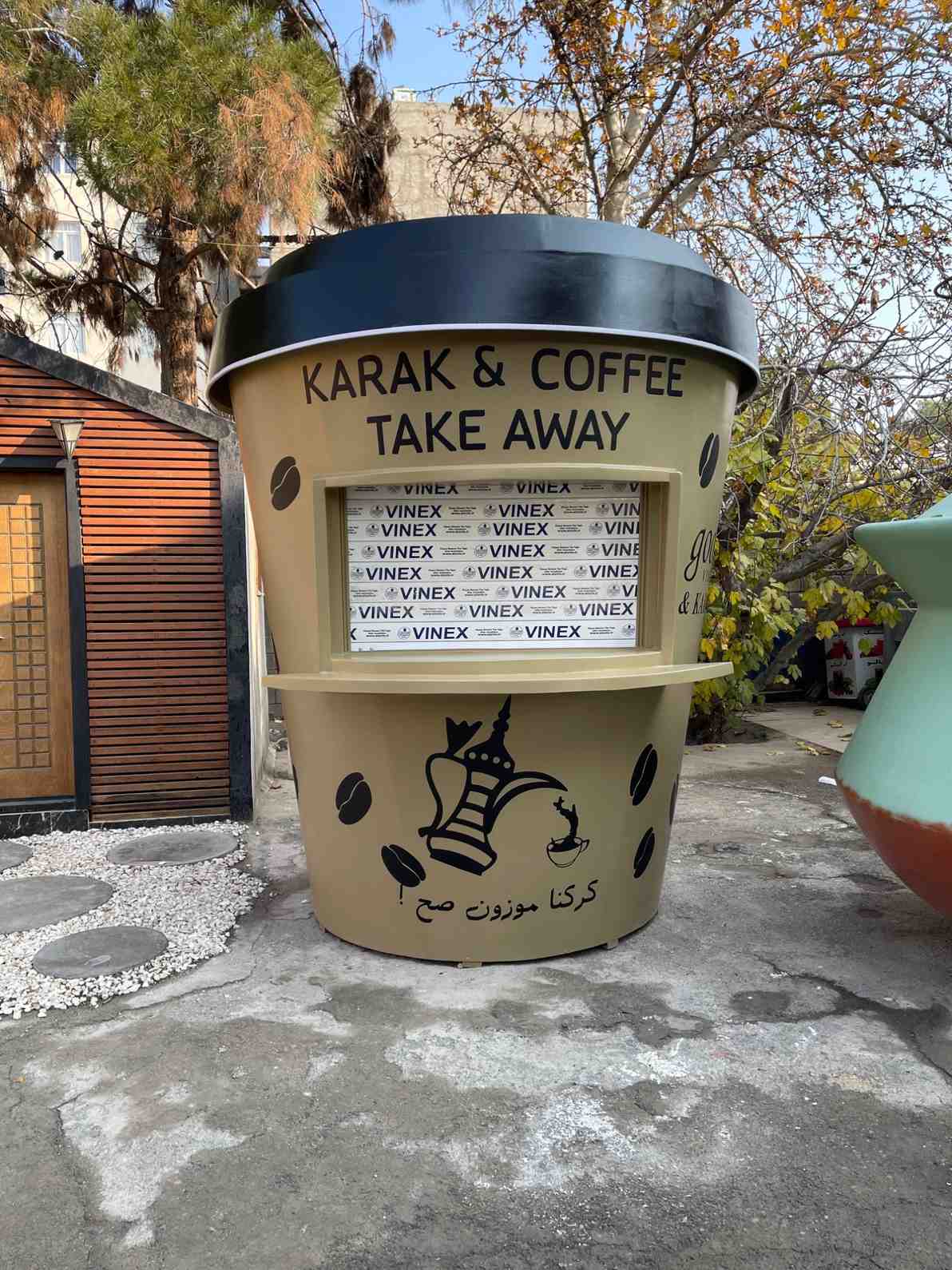 Fixed and mobile kiosks