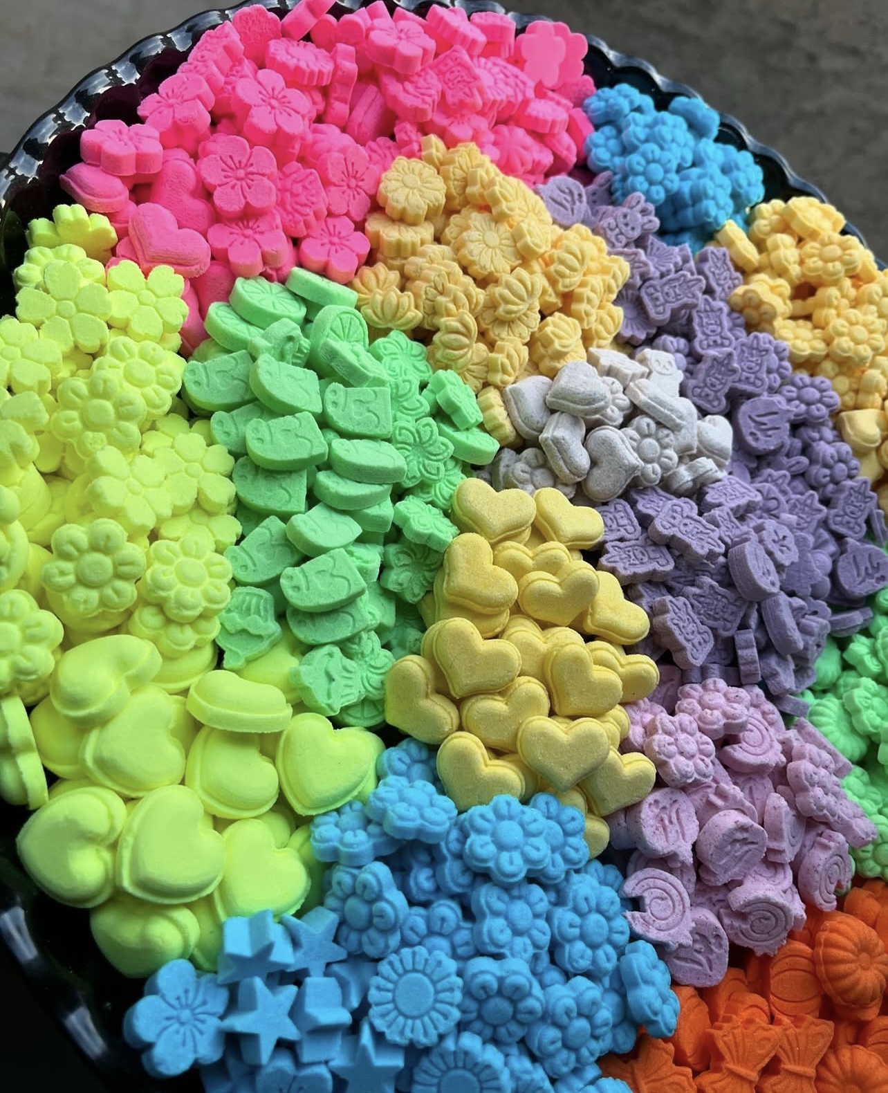 قند و نبات های رنگی میوه ای و گیاهی