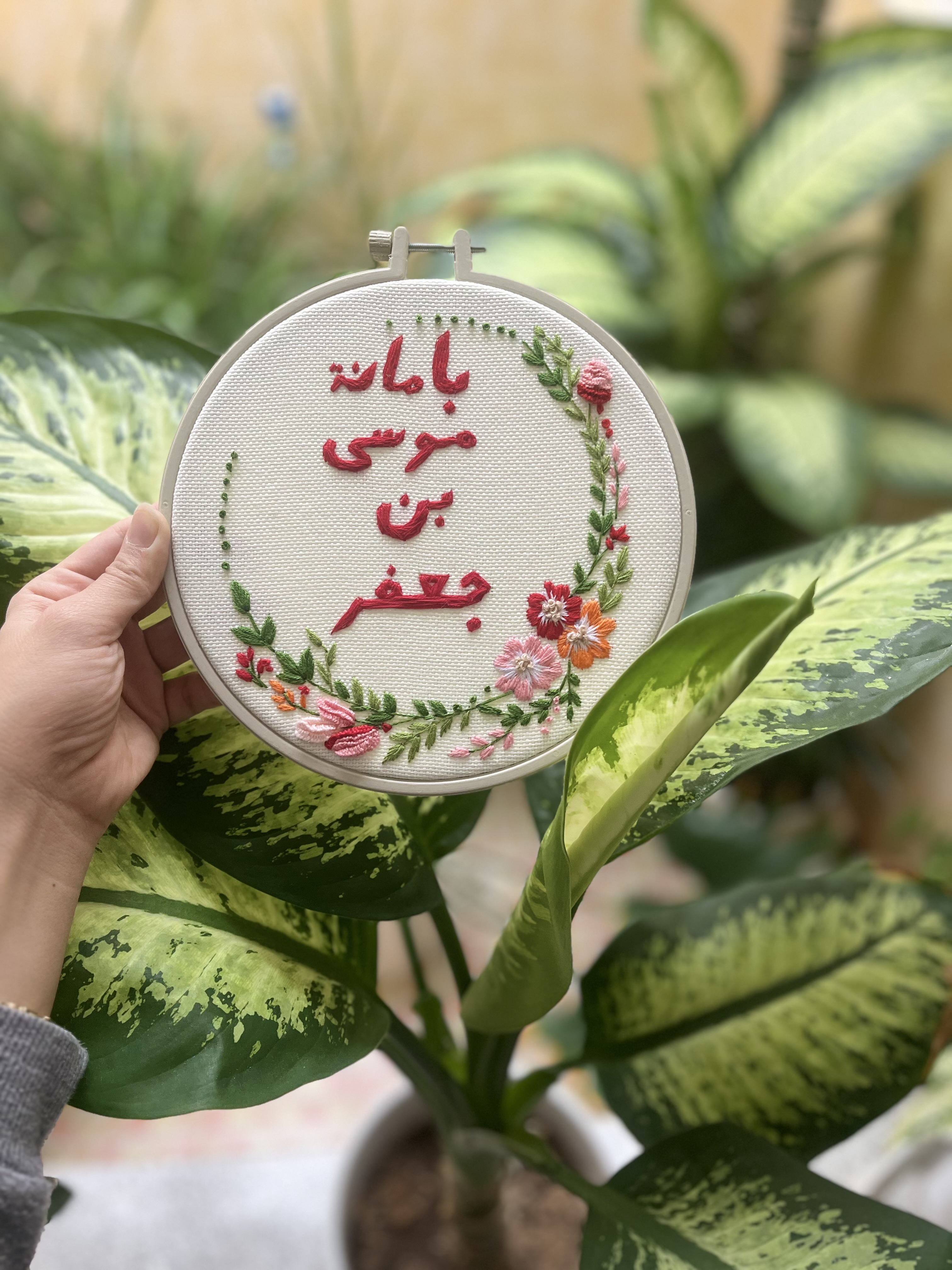 دیوارکوب گلدوزی 