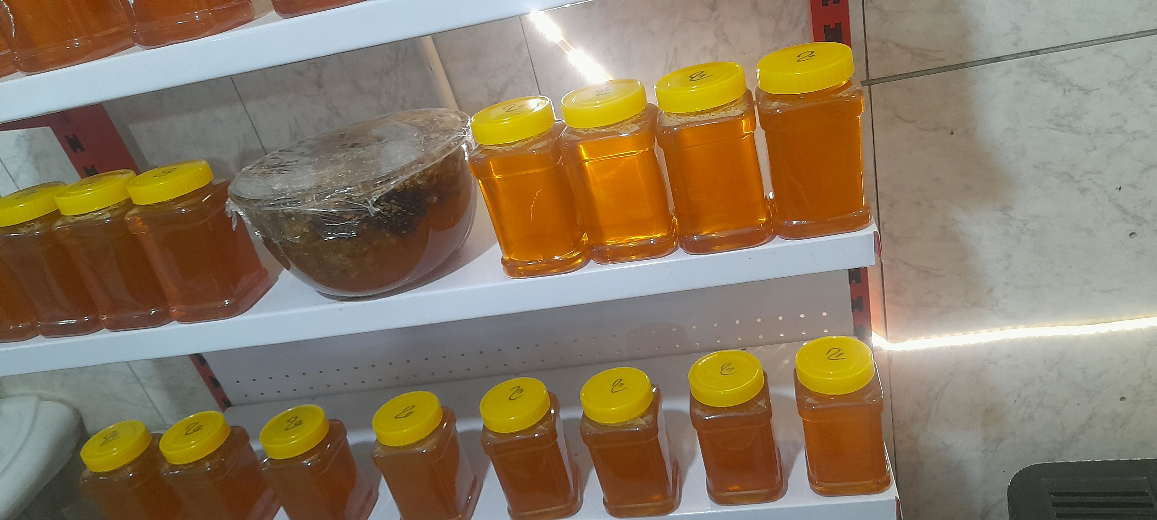 فروشنده عسل