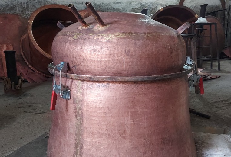 دیگ مسی .copper pot