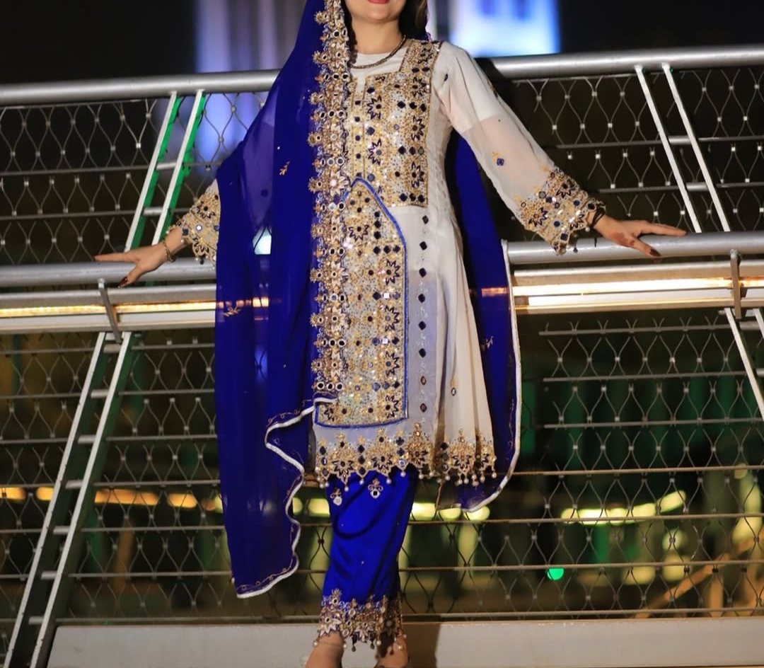 لباس و اکسسوری سنتی و سوزن دوزی 