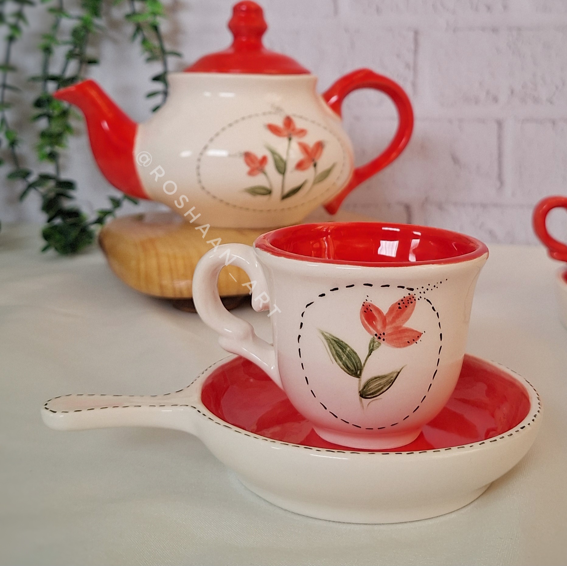 سرویس چایخوری سرامیکی گل قرمزی 