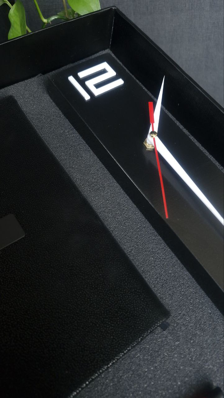 ساعت دیواری طرح مینیمال