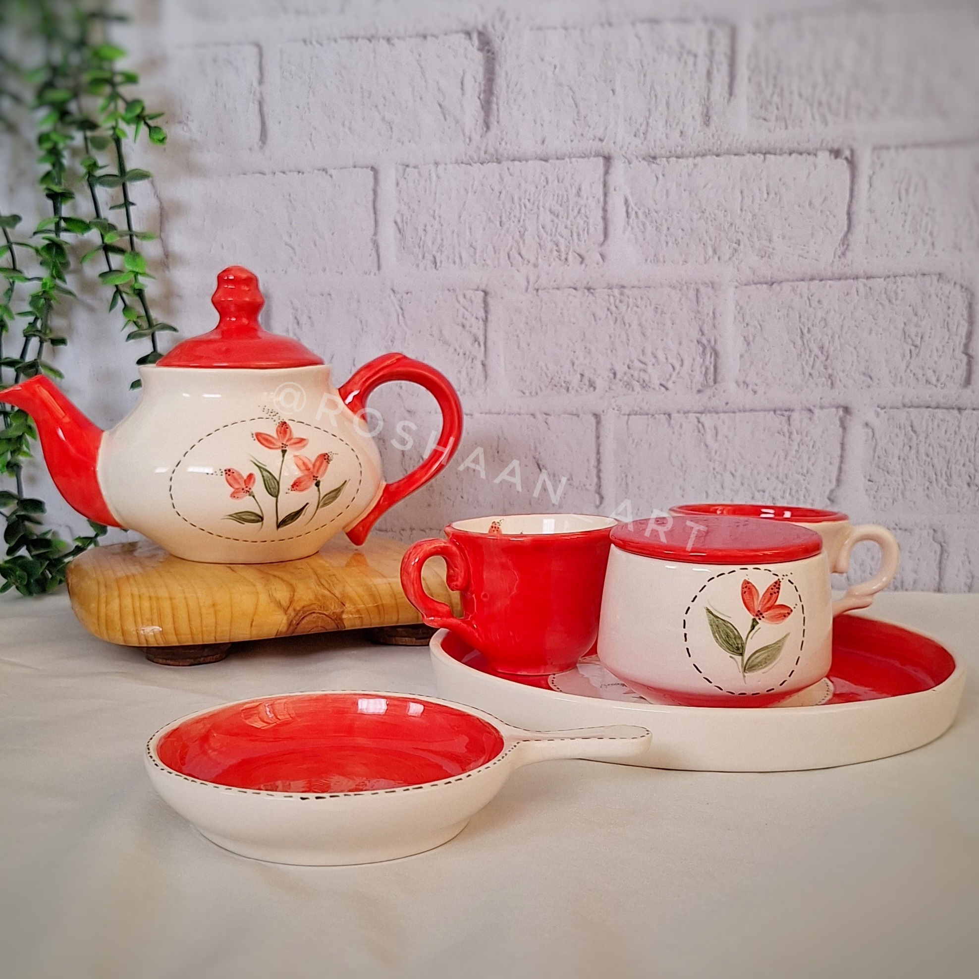 سرویس چایخوری سرامیکی گل قرمزی 