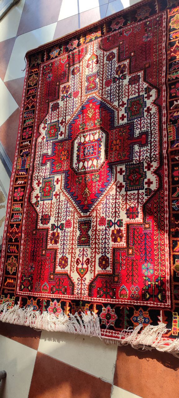 فرش دست بافت نهاوند