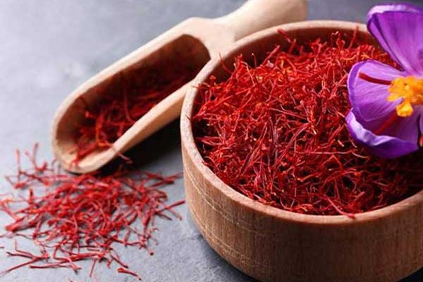 زعفران، زرشک و منتجات إيرانية