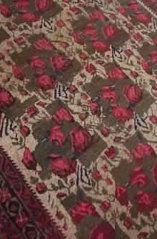 قالی دستباف گل سرخ اسفندقه