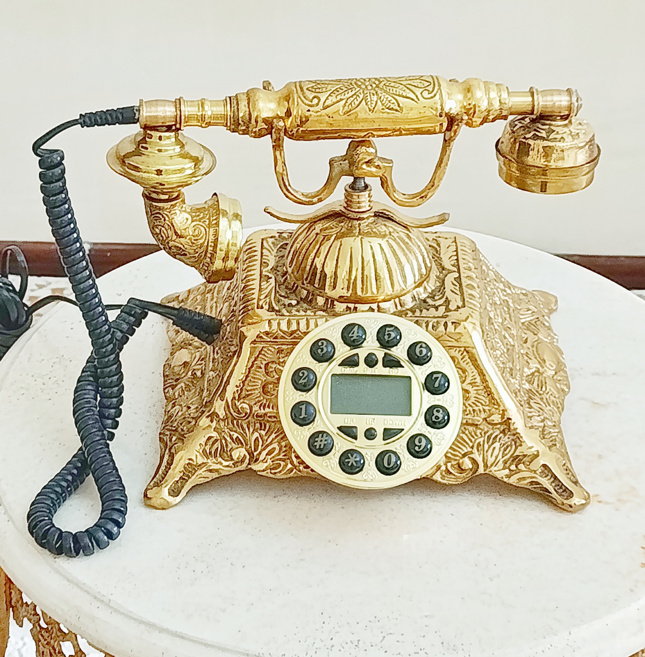 میز و تلفن جنس برنج 