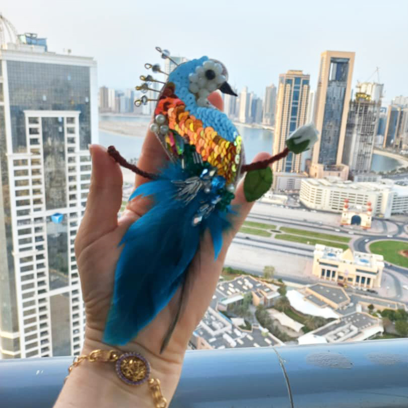 گل سینه کاملا دست دوز