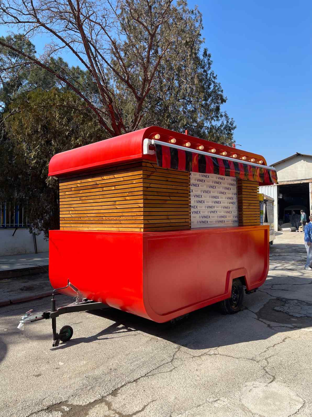 Fixed and mobile kiosks