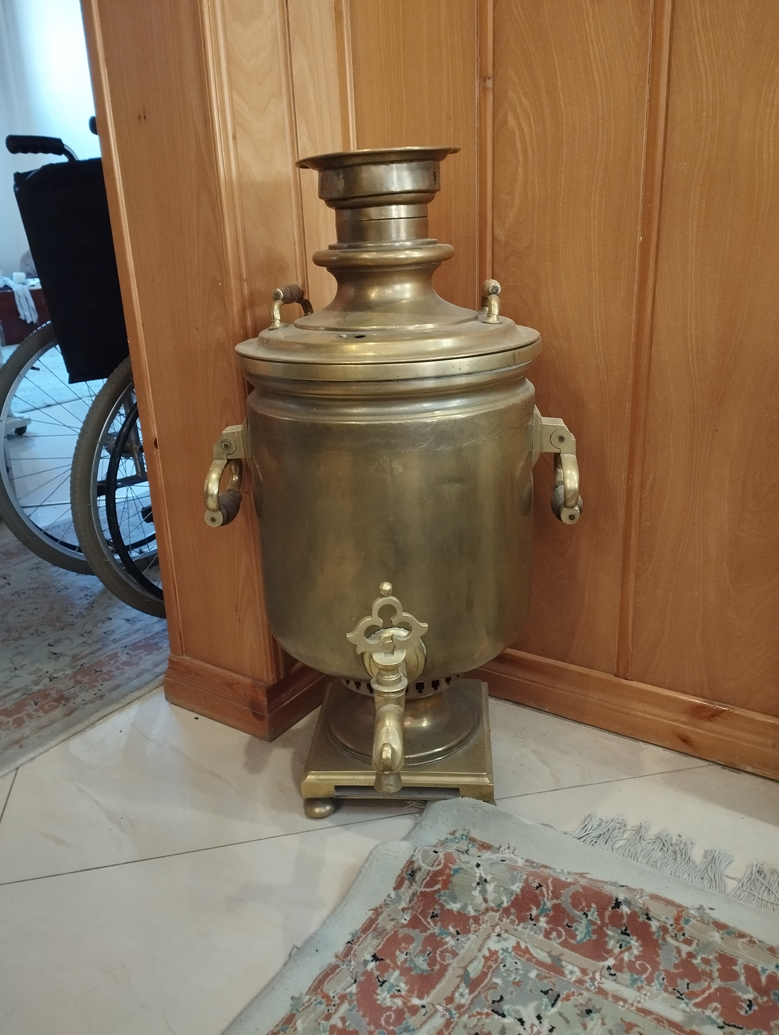 یکعددسماور ذغالی روسی