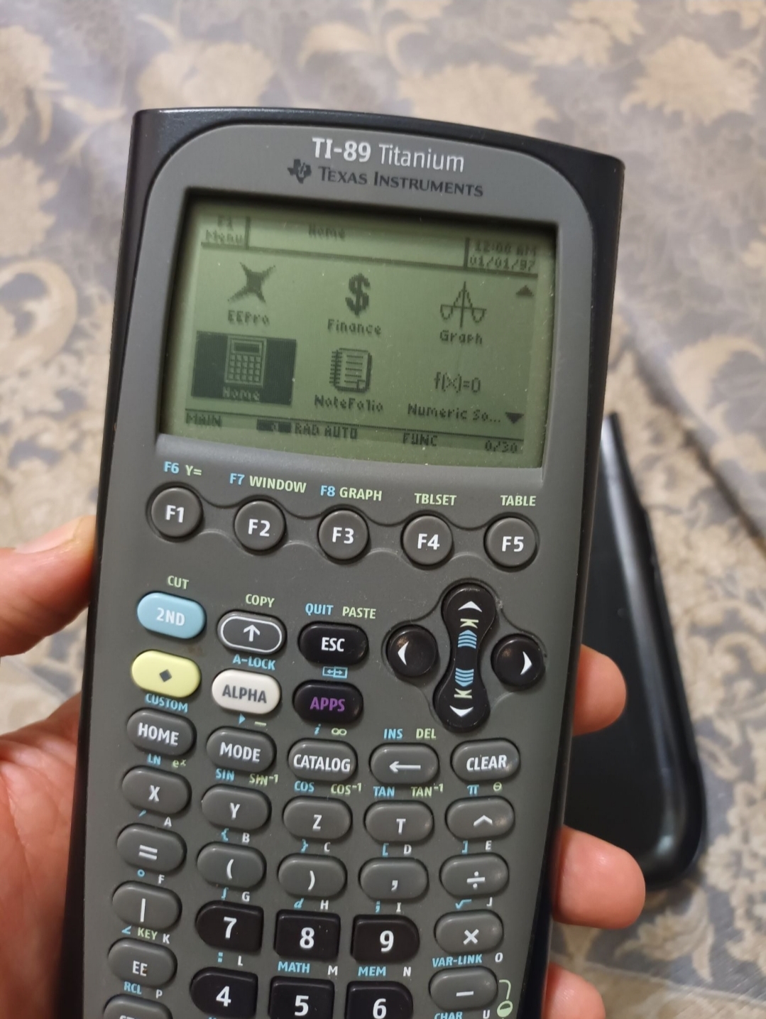 ماشین حساب تگزاس تیتانیوم ti89