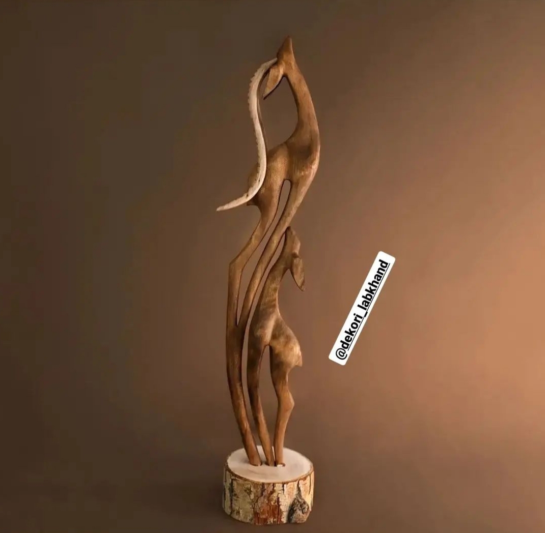 مجسمه چوبی