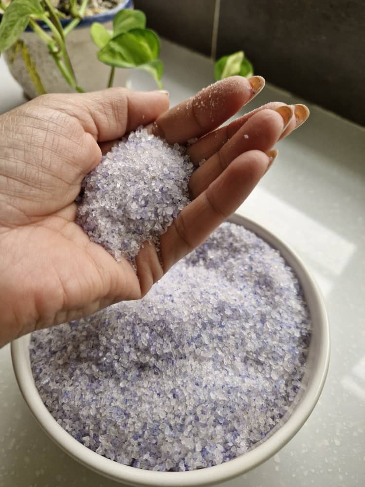 نمک معدنی صورتی و آبی