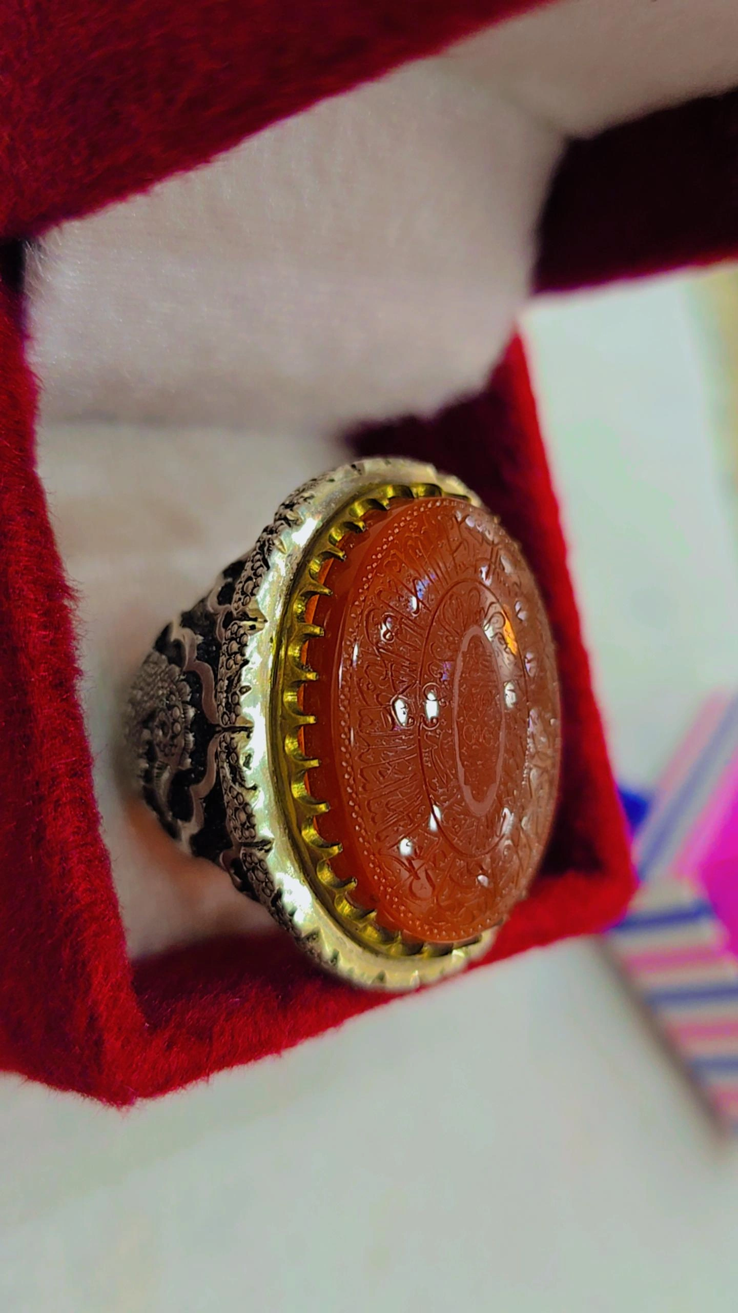 درخشش با انگشترهای لوکس و اصیل