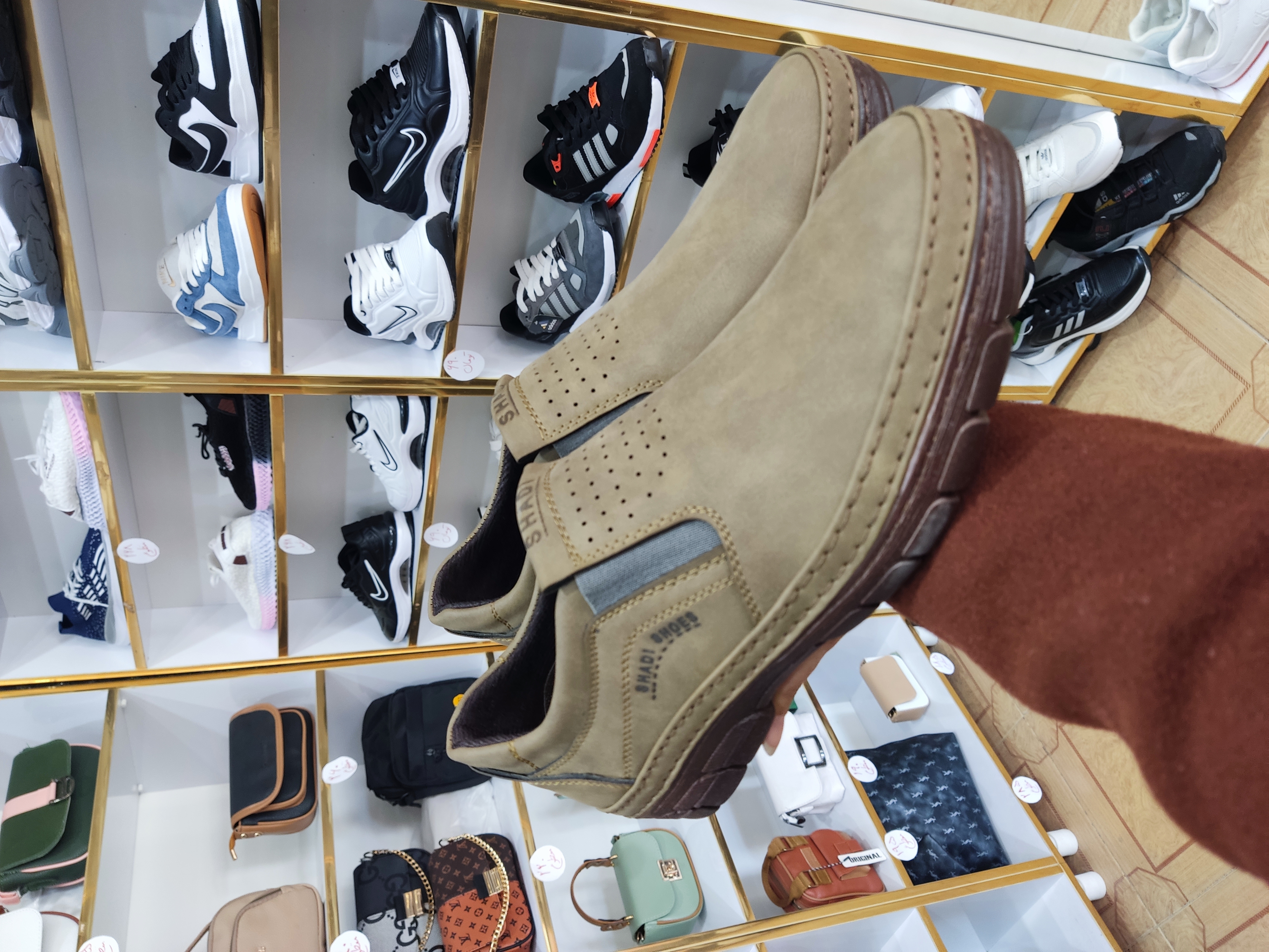 کیف و کفش دهقان 