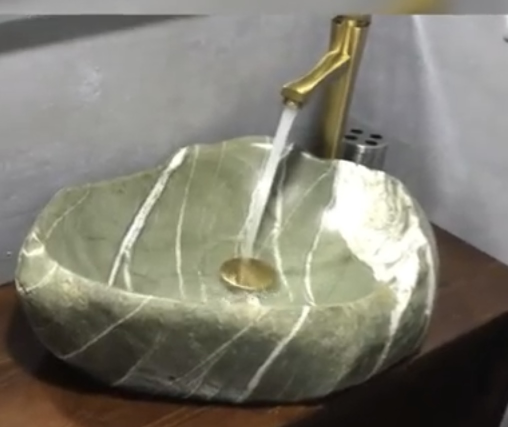روشویی خاص از دل رودخانه مازندران 