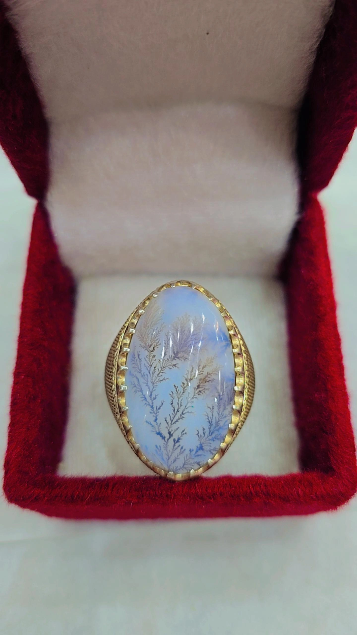 درخشش با انگشترهای لوکس و اصیل