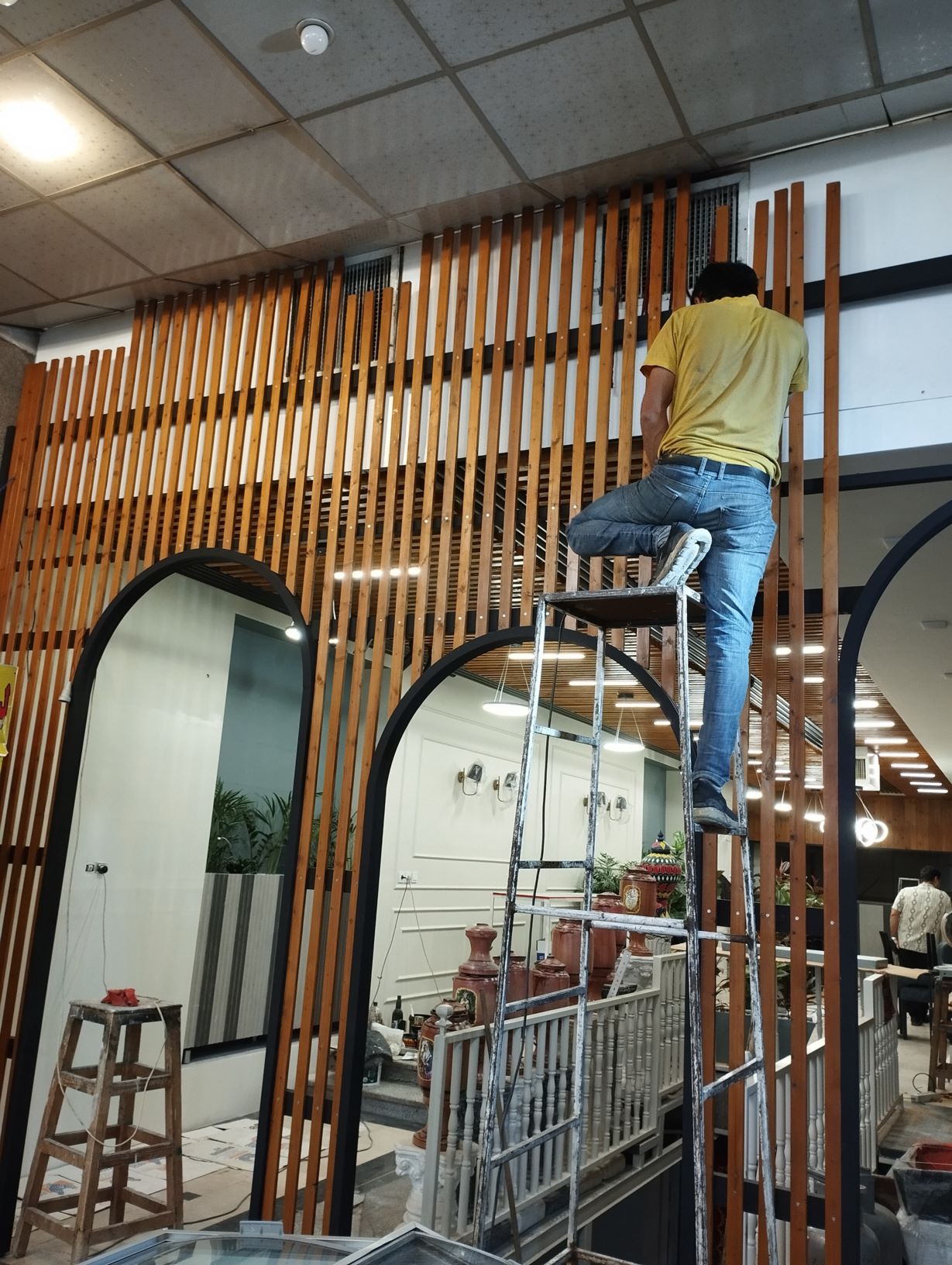 اجرای نما کامپوزیت و نما چوب و شیروانی