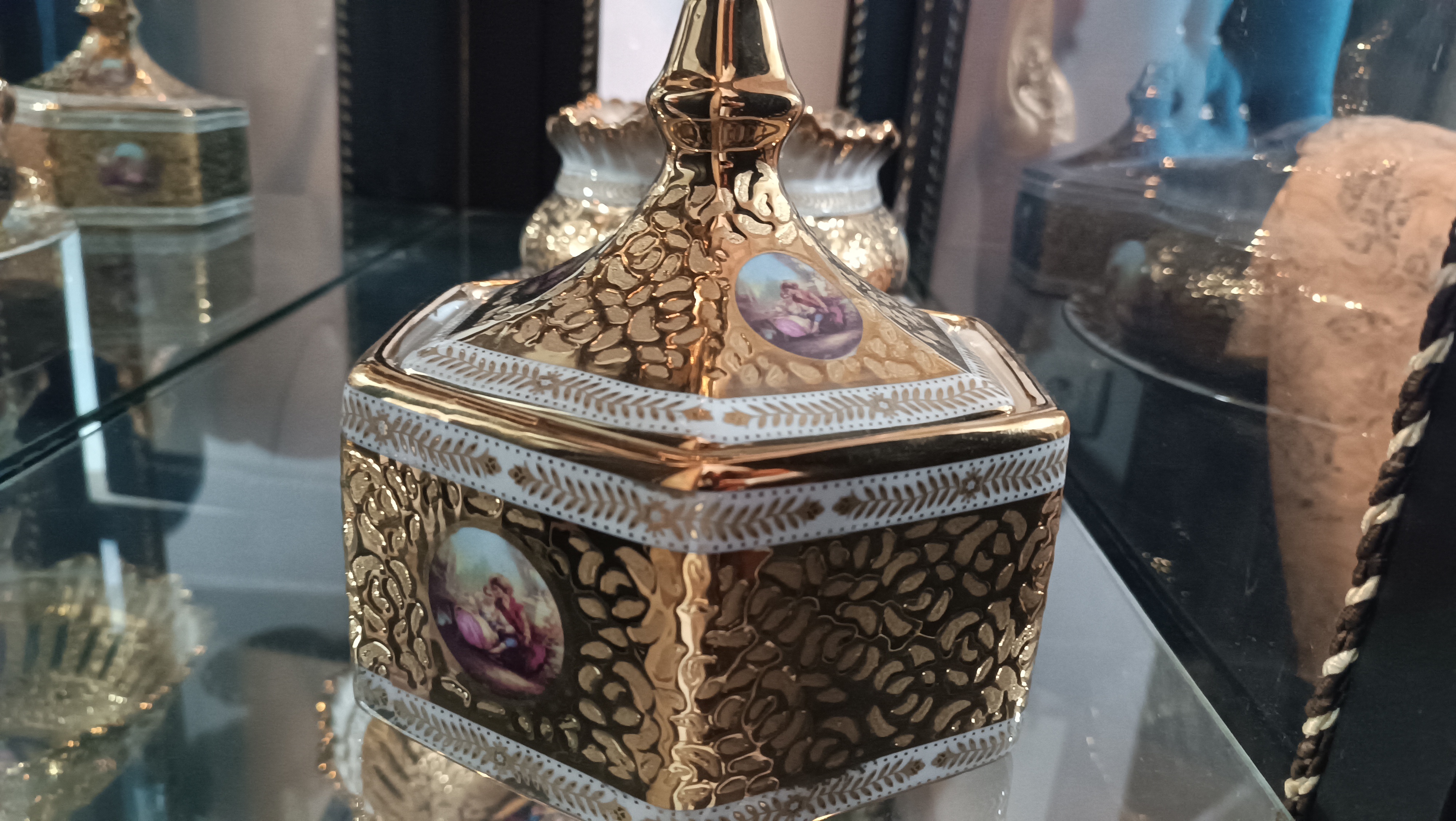 سرویس چینی تزیینی آب طلاکاری
