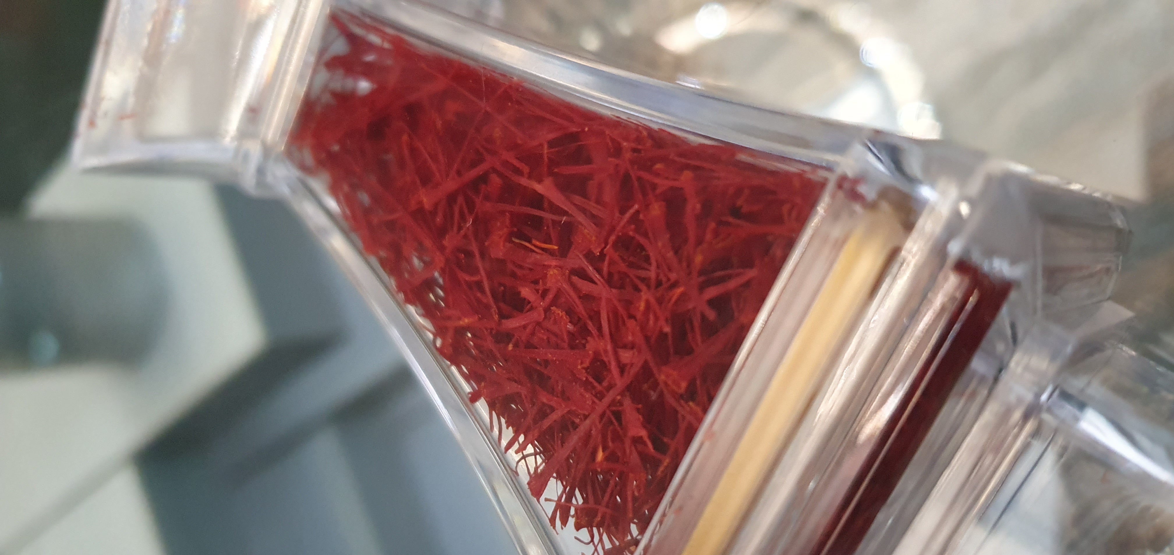 زعفران اصیل ایران 