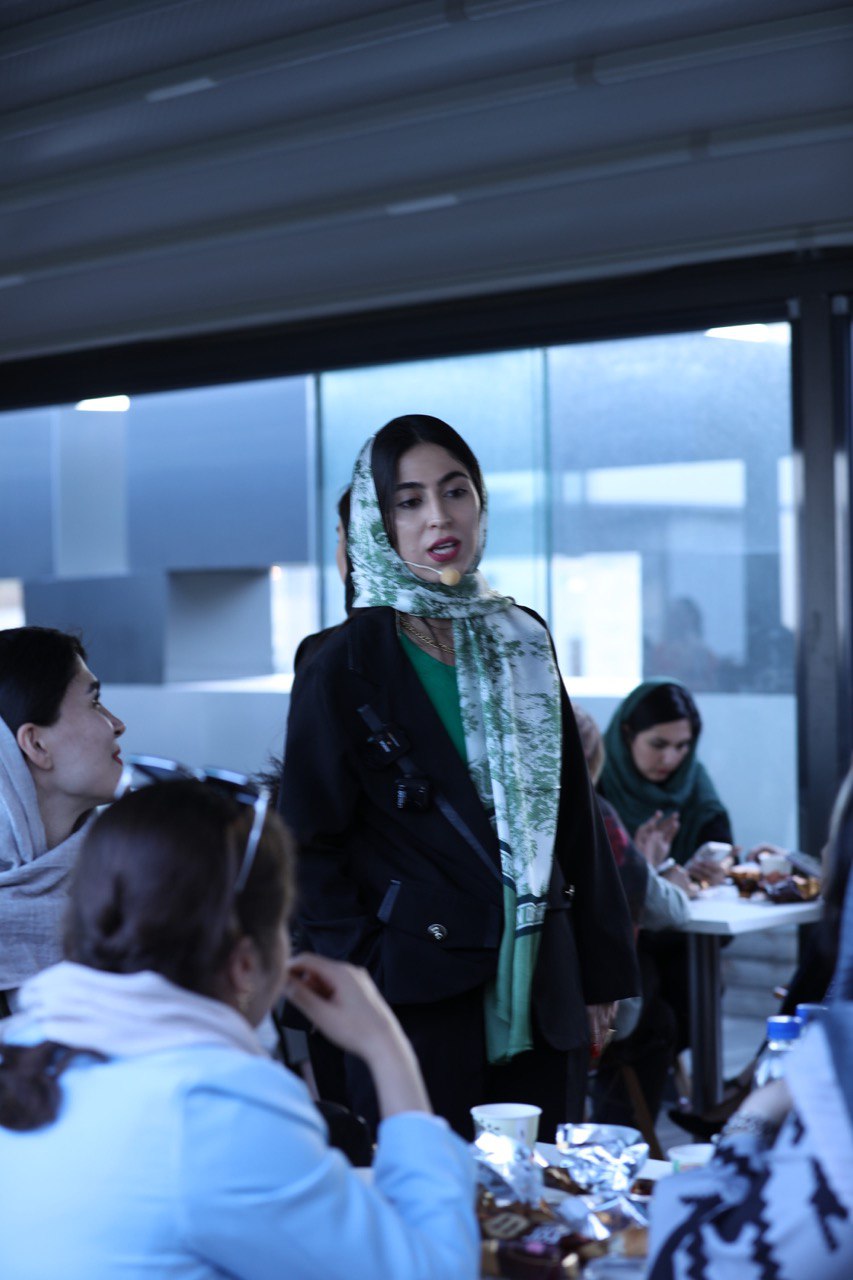 Learn English With Parisa_Sajadi