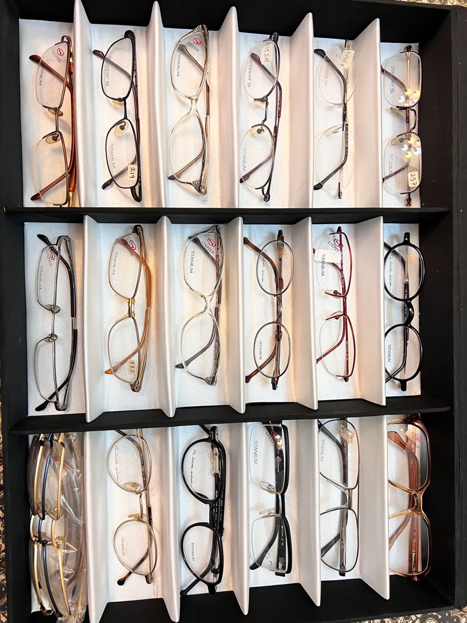 فروش عینک های طبی و مطالعه اورجینال