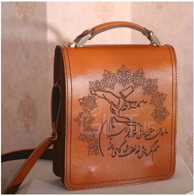 بانوی چرم