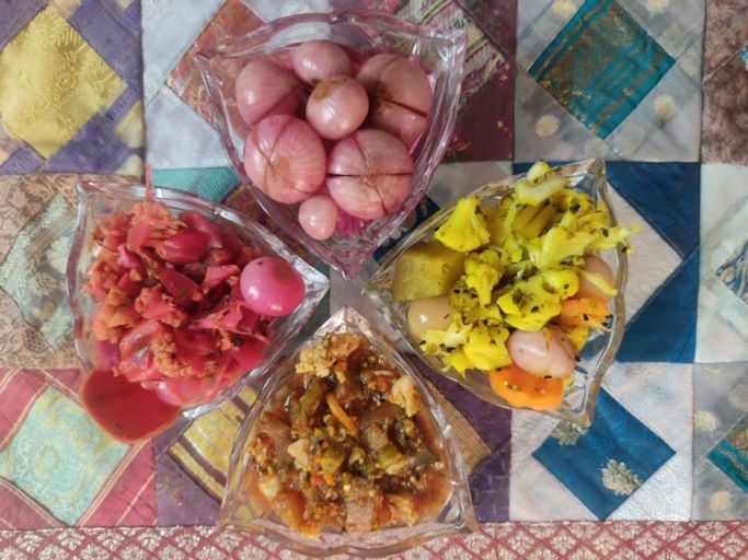 فروش انواع ترشی ملک بانو