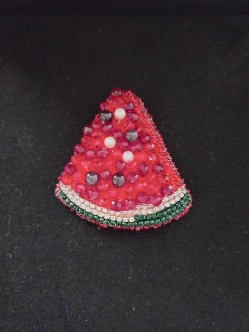 گل سینه کاملا دست دوز