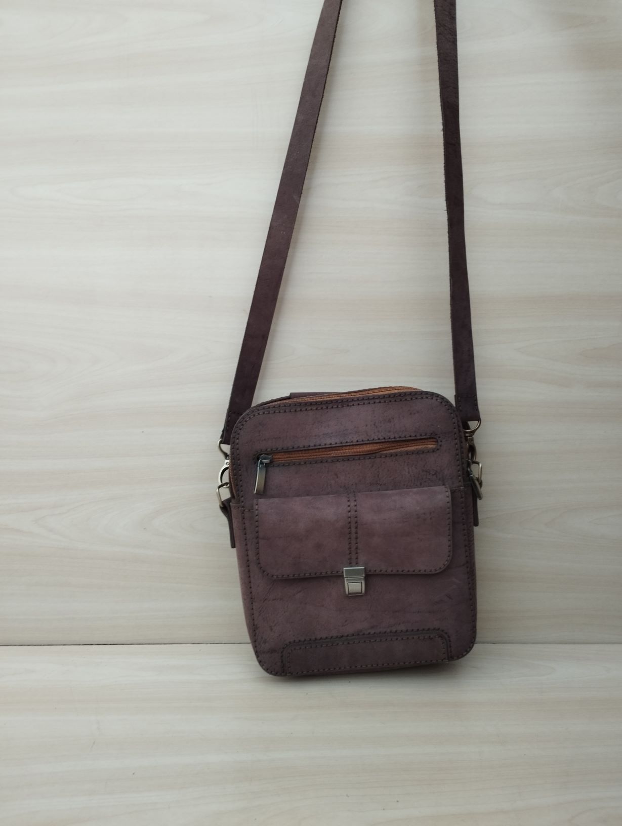 چرم دست دوز