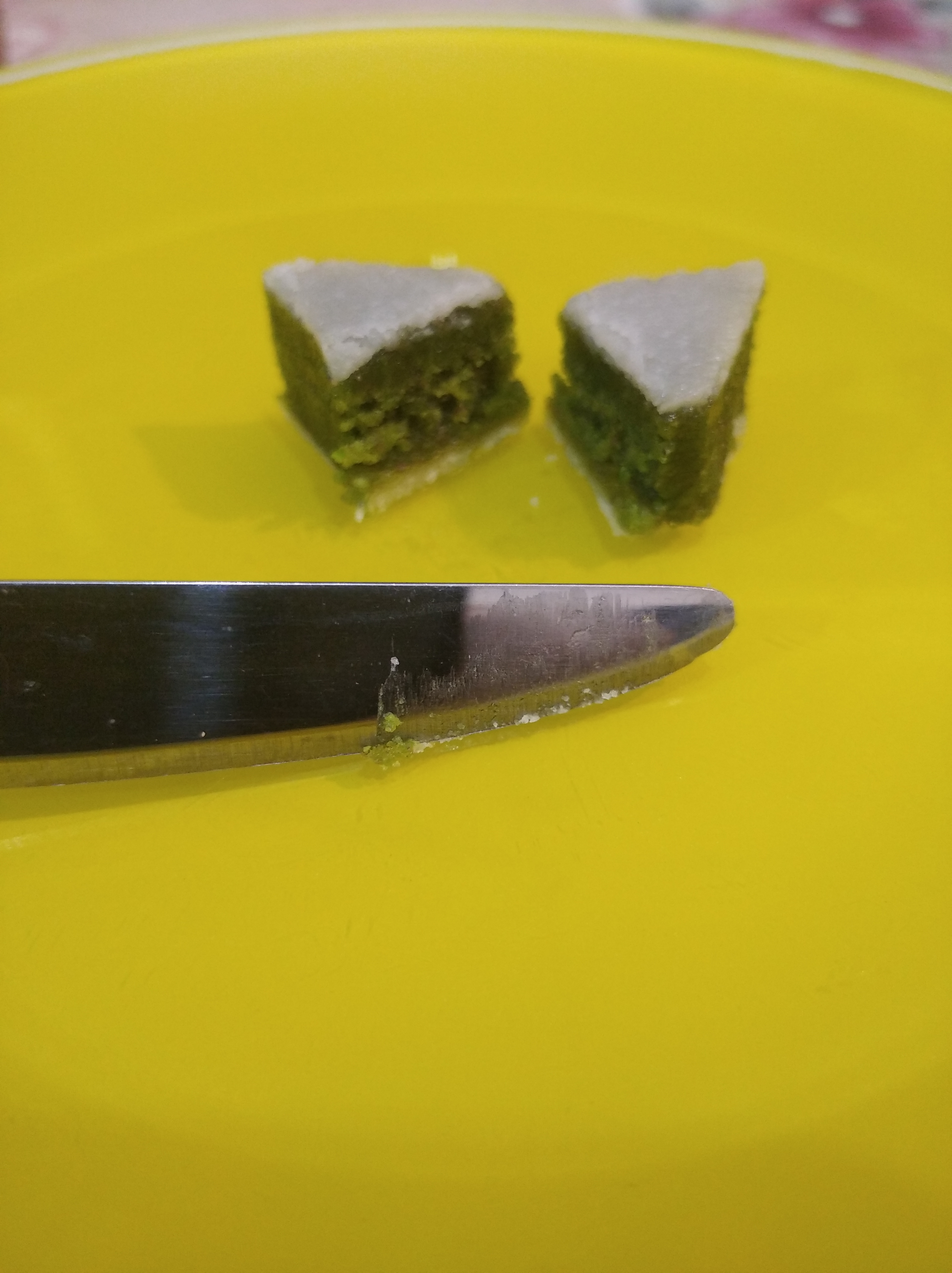 شیرینی خانگی با پسته اعلا