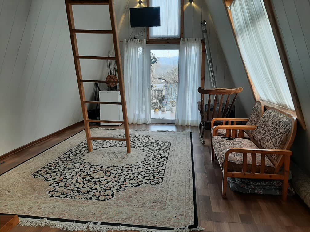 اقامتگاه کلبه ی جنگلی چوبی