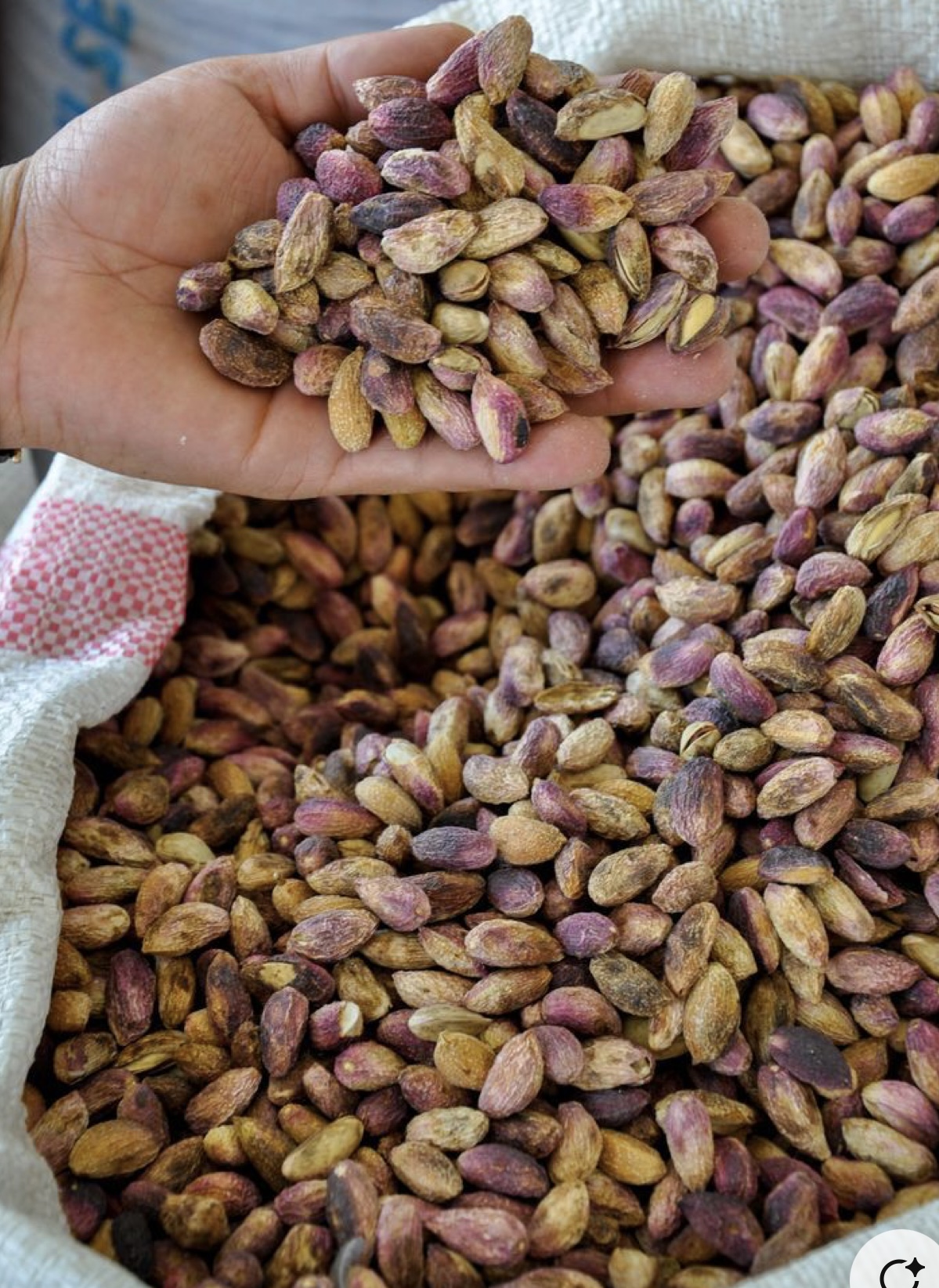 پسته اعلا رفسنجان‌ خندان