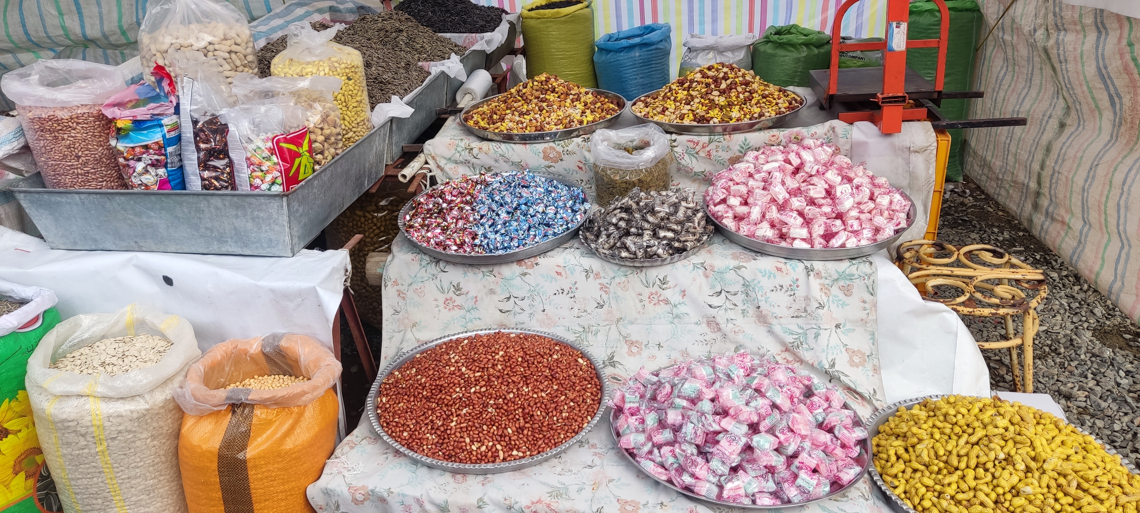 فروش تخمه آفتابگردان و بادام زمینی