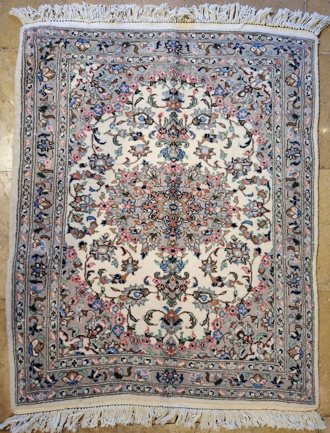 فرش دستباف اصیل ایرانی